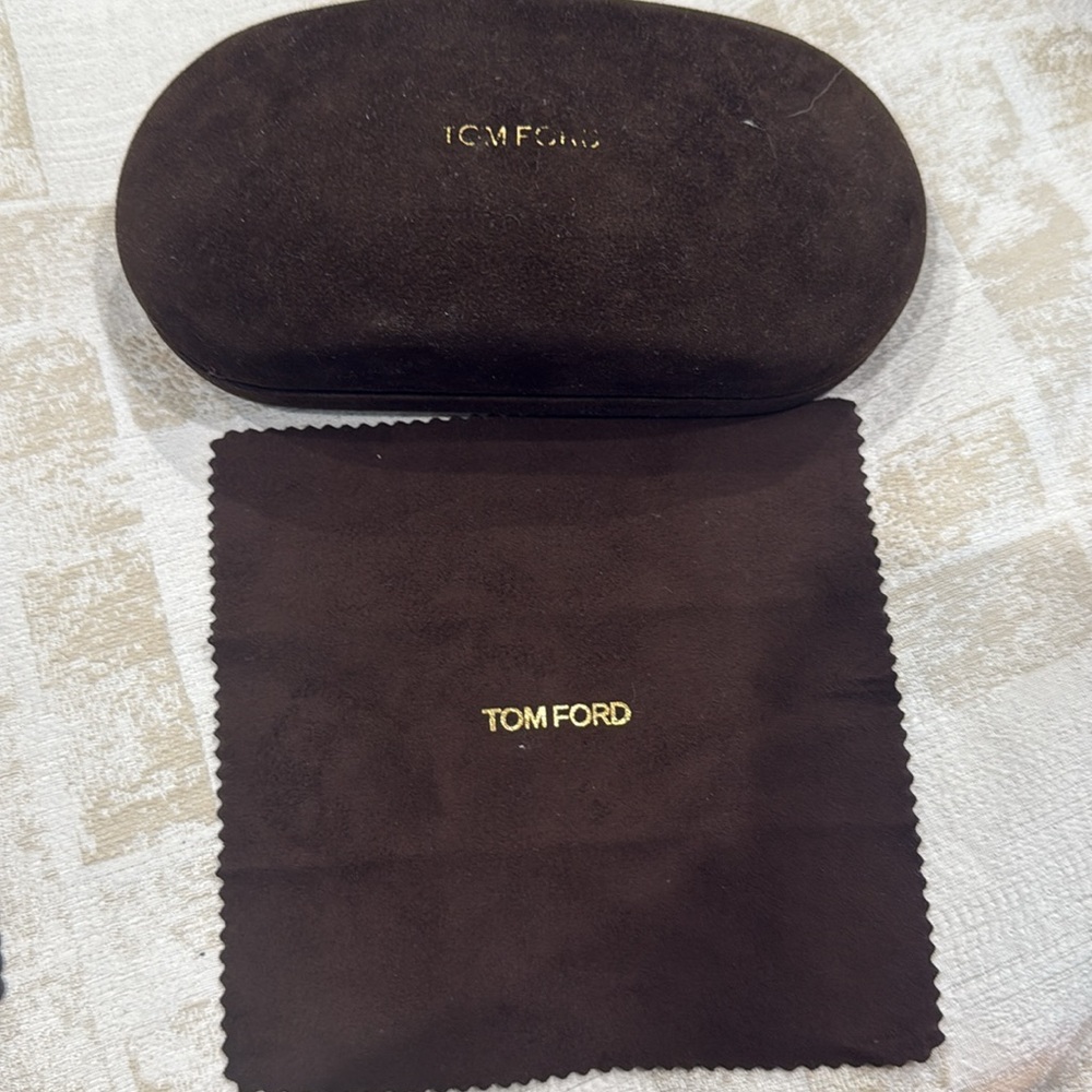 Tom Ford case velvet with Case only with microfiber glasses cleaner